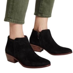 Cult favorite.Good used condition Sam Edelman black suede ankle/ chelsea boots 7